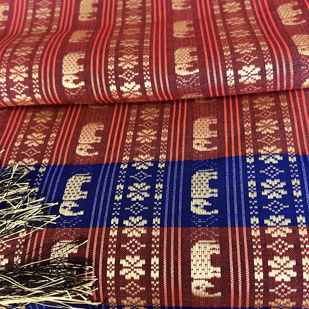NWOT Thai tradition elephant red/gold/blue table cloth - Picture 6 of 11